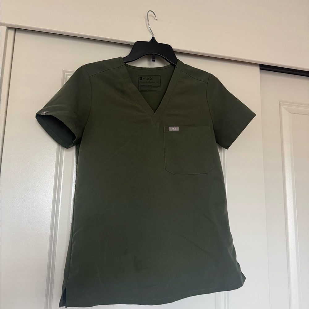 FIGS women’s green Scrub Top XS